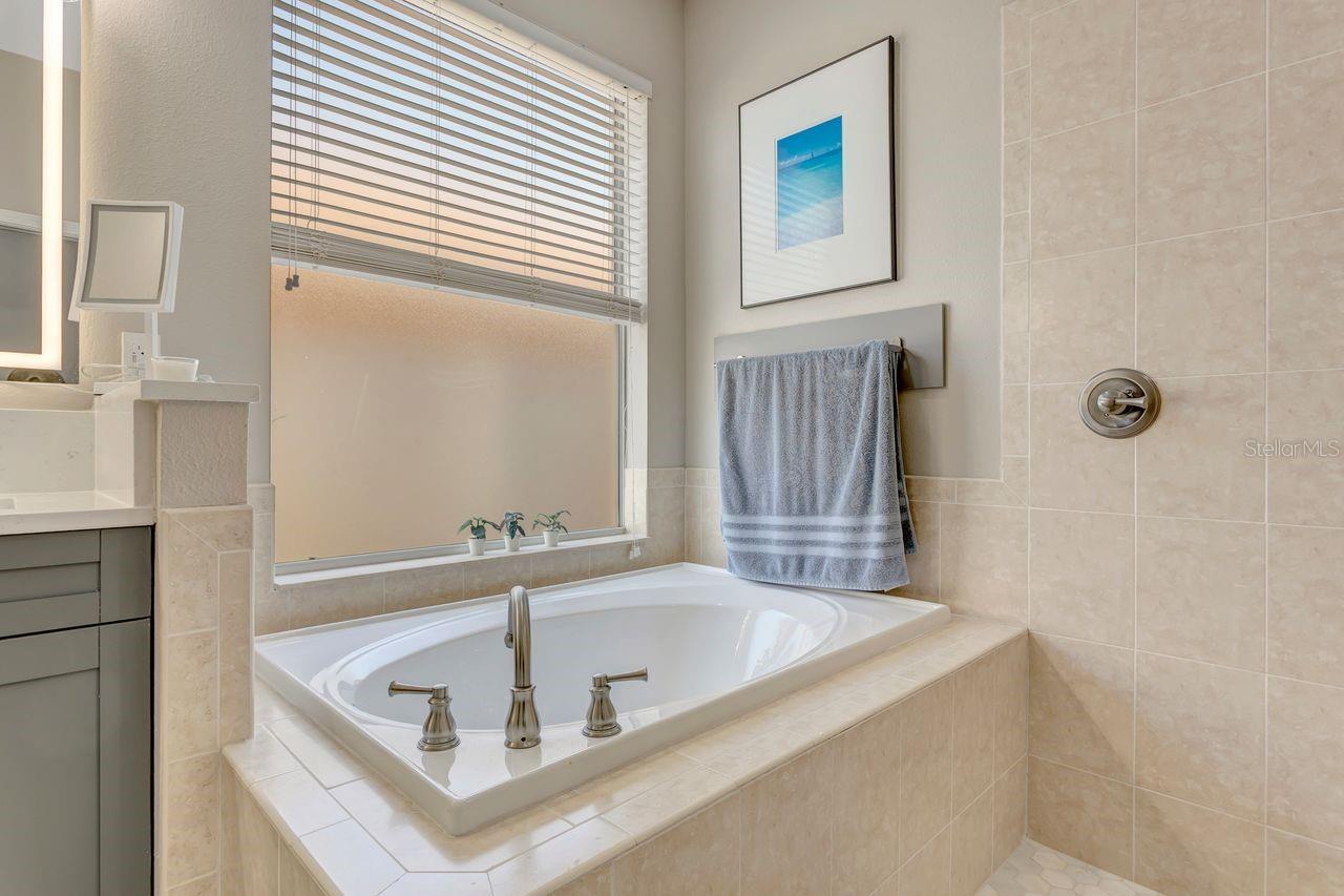 501 STONE BRIAR DR — photo 22