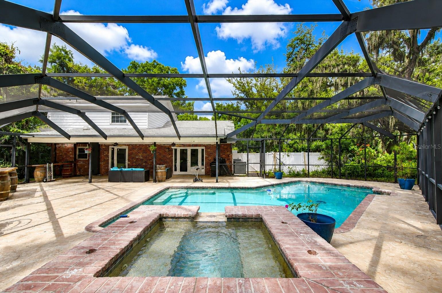 901 WOODVIEW DR — photo 30