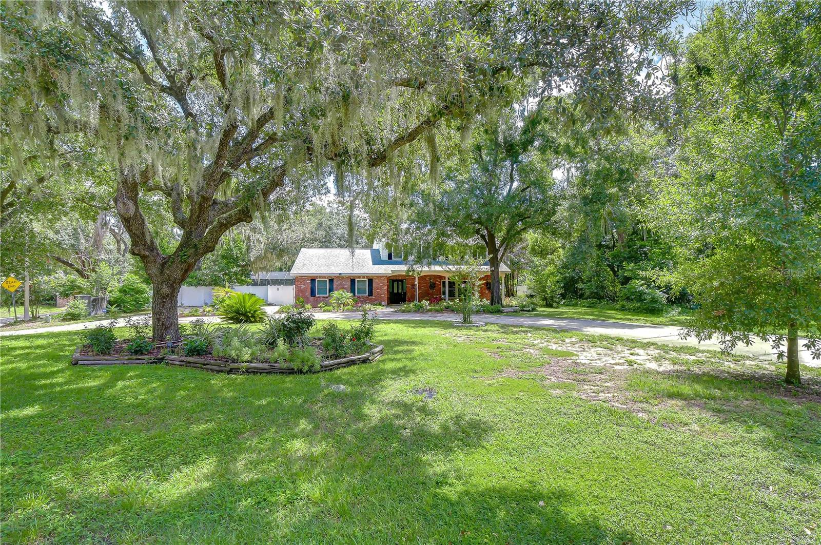 901 WOODVIEW DR — photo 38