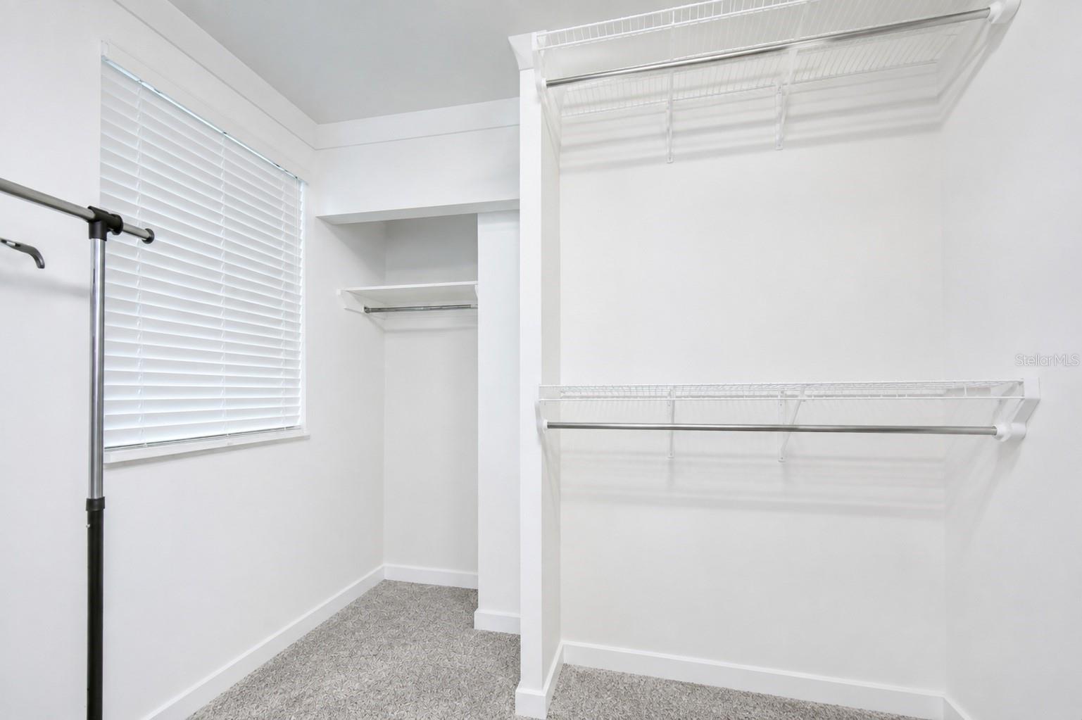 901 WOODVIEW DR — photo 23