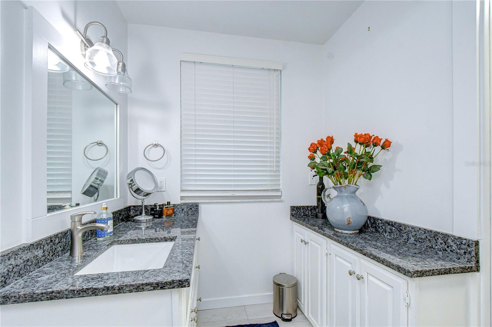 901 WOODVIEW DR — photo 21