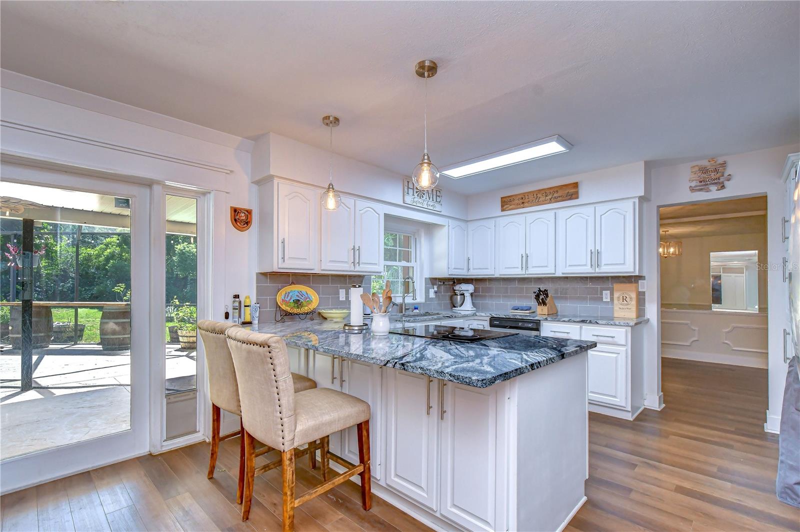 901 WOODVIEW DR — photo 11