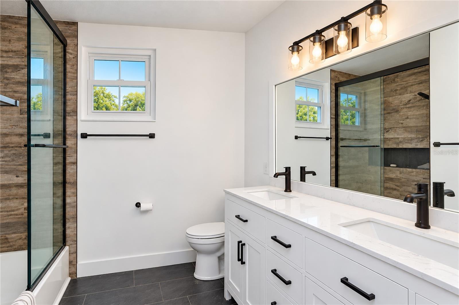 901 WOODVIEW DR — photo 26