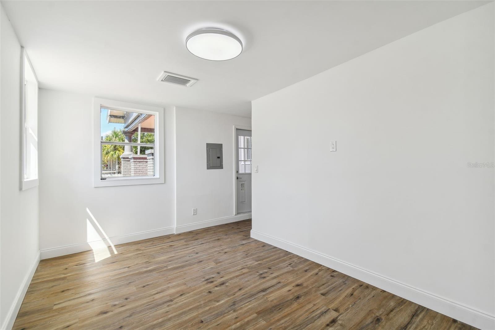 1406 E 21ST AVE — photo 25