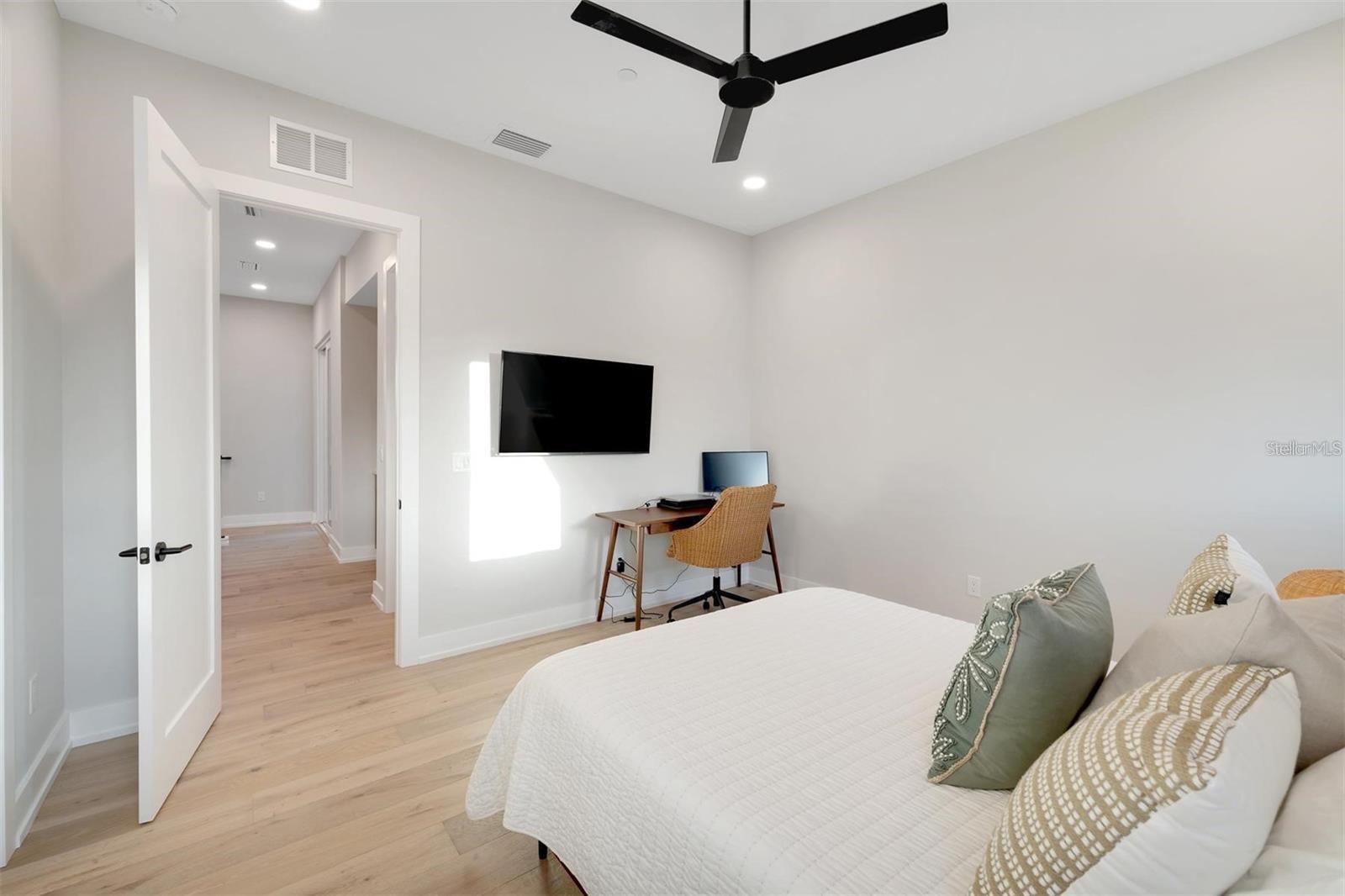 372 6TH ST S #12 — photo 36