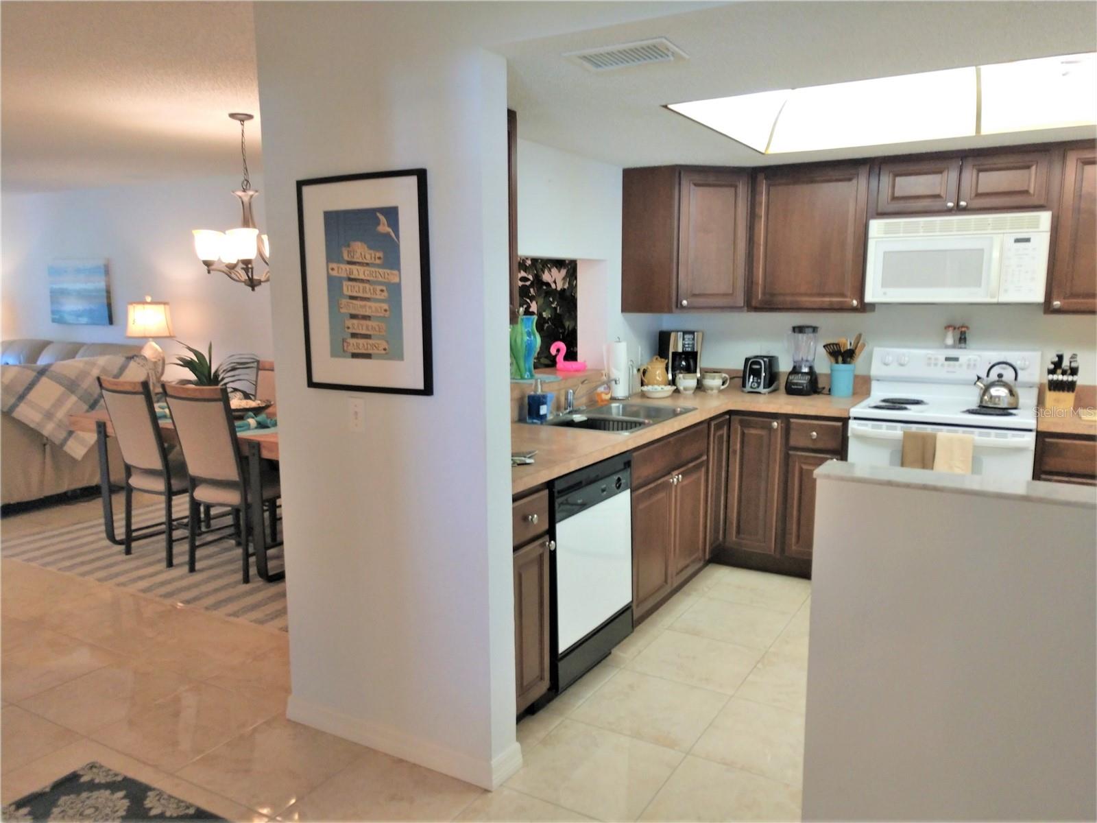 307 PINE HOLLOW CIR #307 — photo 3