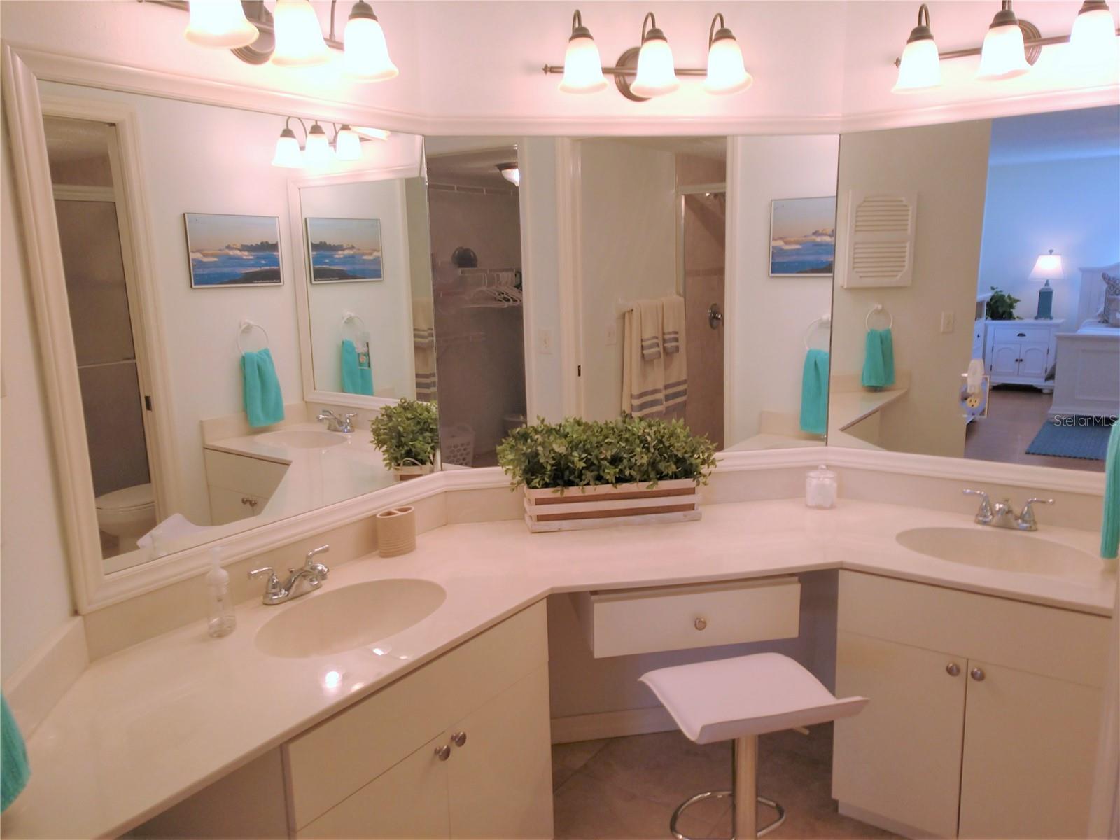 307 PINE HOLLOW CIR #307 — photo 24