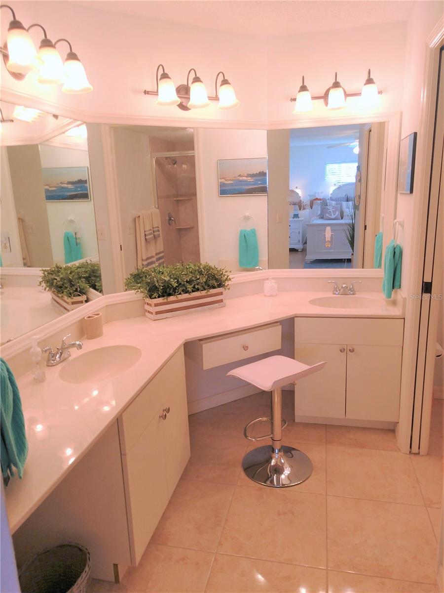 307 PINE HOLLOW CIR #307 — photo 22