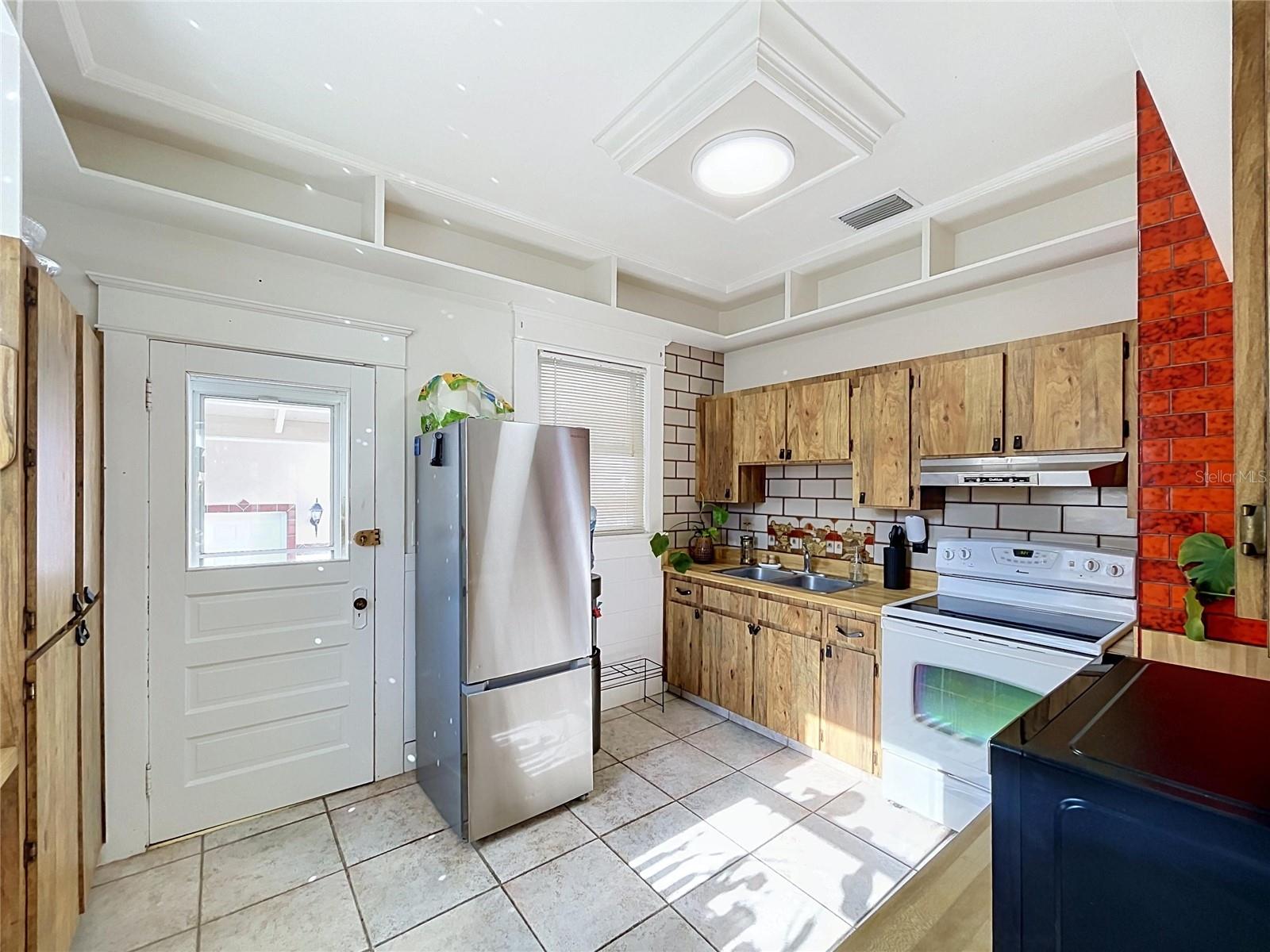210 W FLORIBRASKA AVE — photo 20