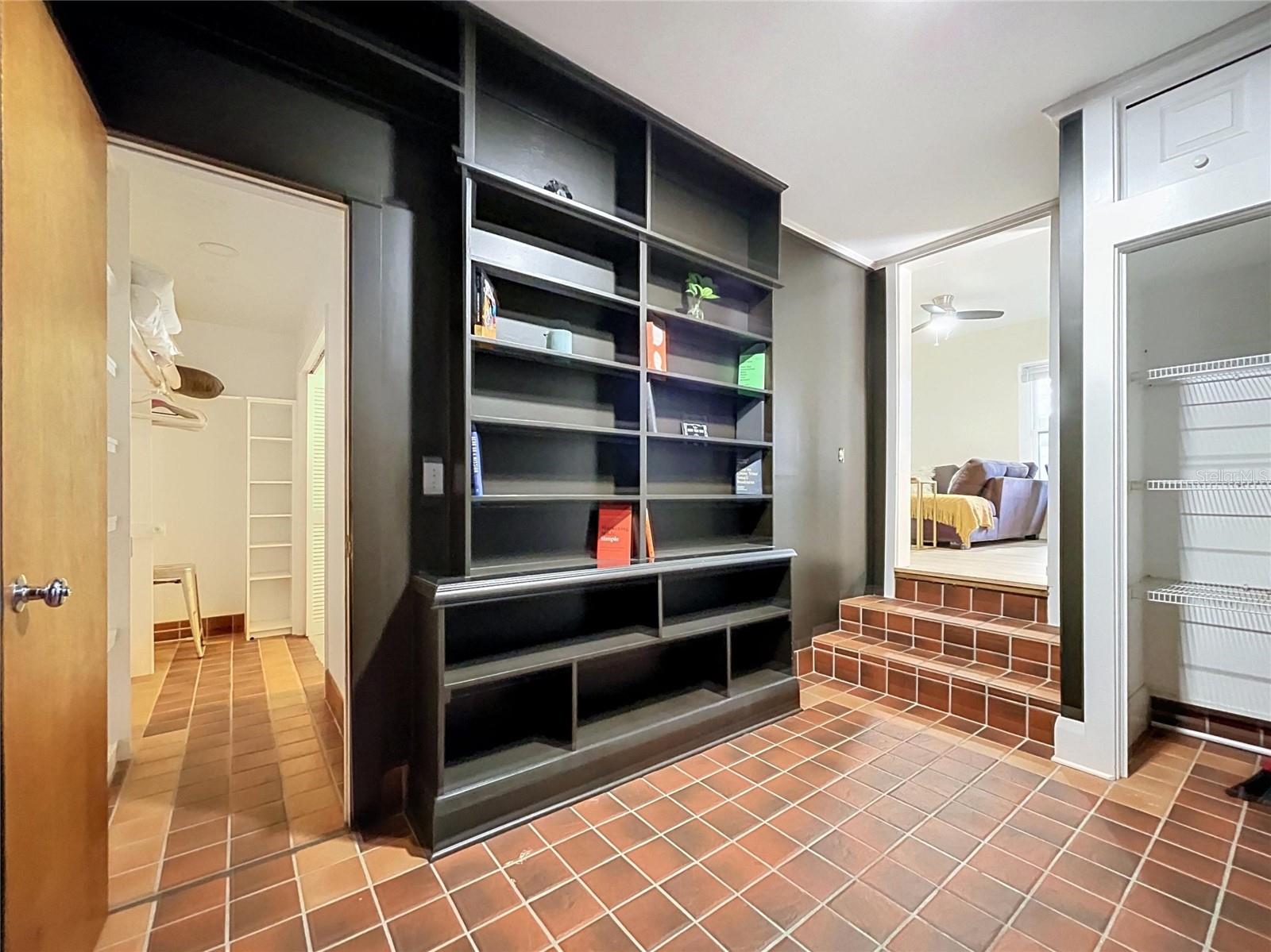 210 W FLORIBRASKA AVE — photo 40