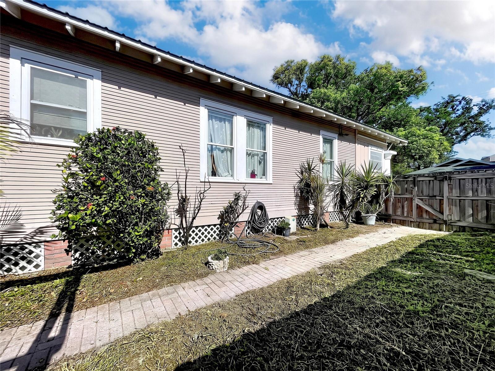 210 W FLORIBRASKA AVE — photo 38
