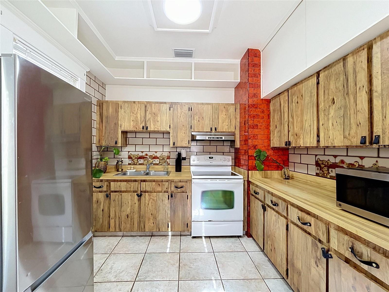 210 W FLORIBRASKA AVE — photo 18