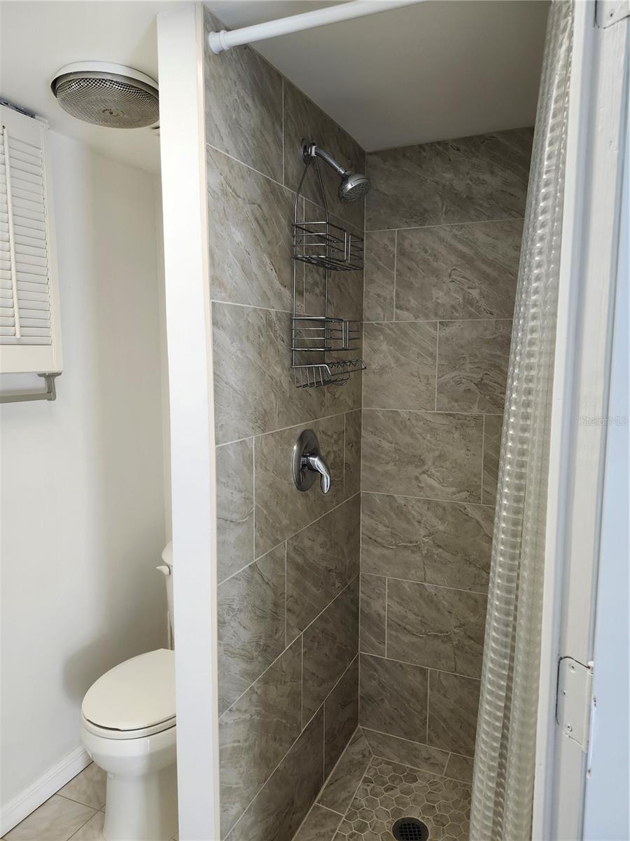 6144 SAPPHIRE DR — photo 16
