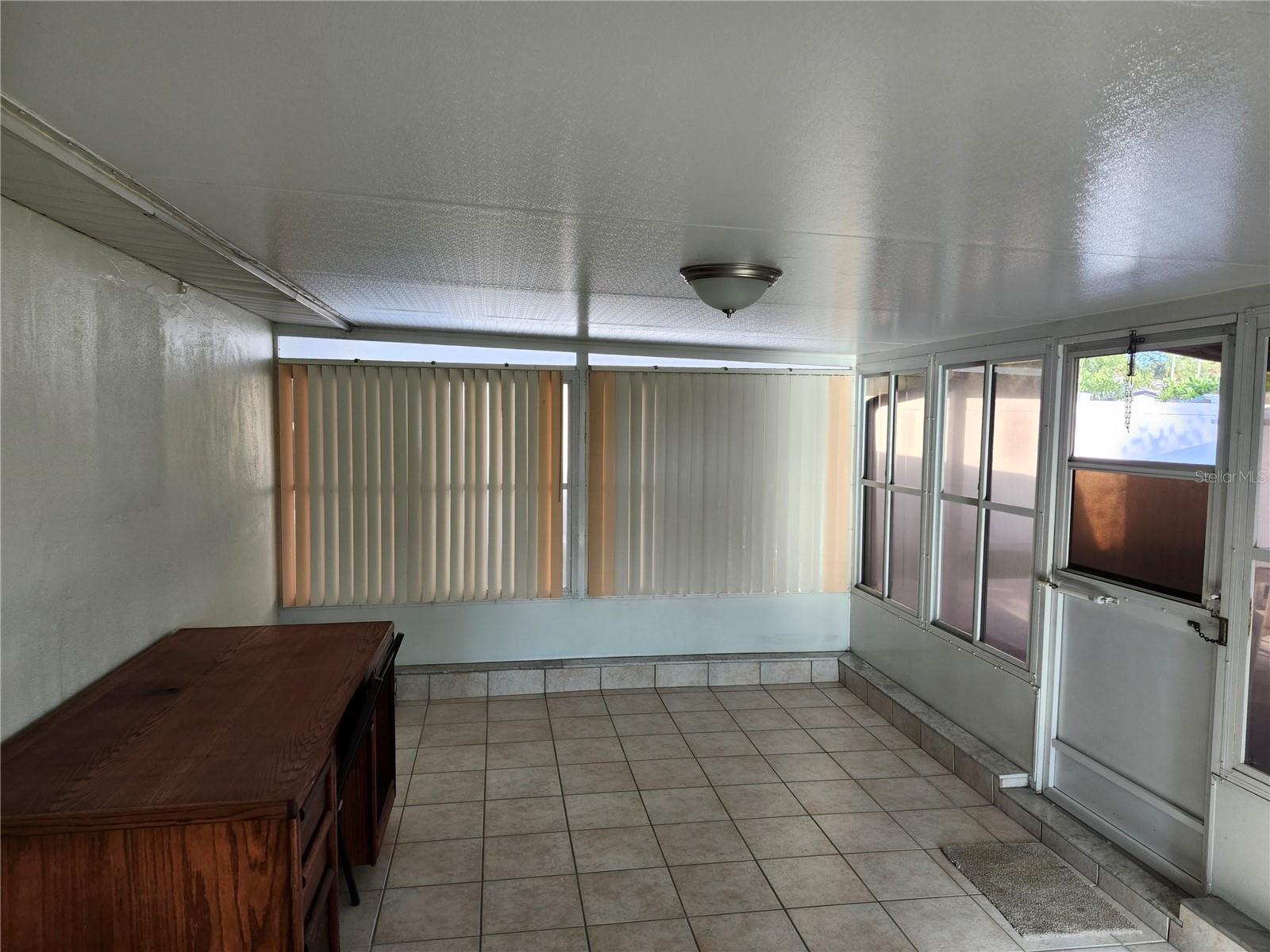 6144 SAPPHIRE DR — photo 26