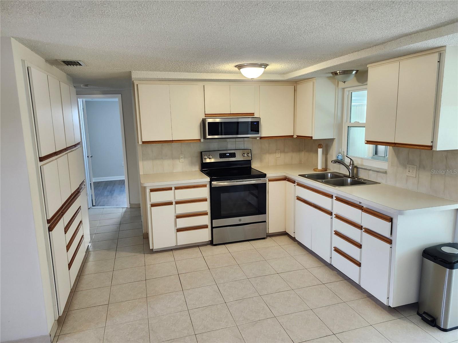6144 SAPPHIRE DR — photo 3