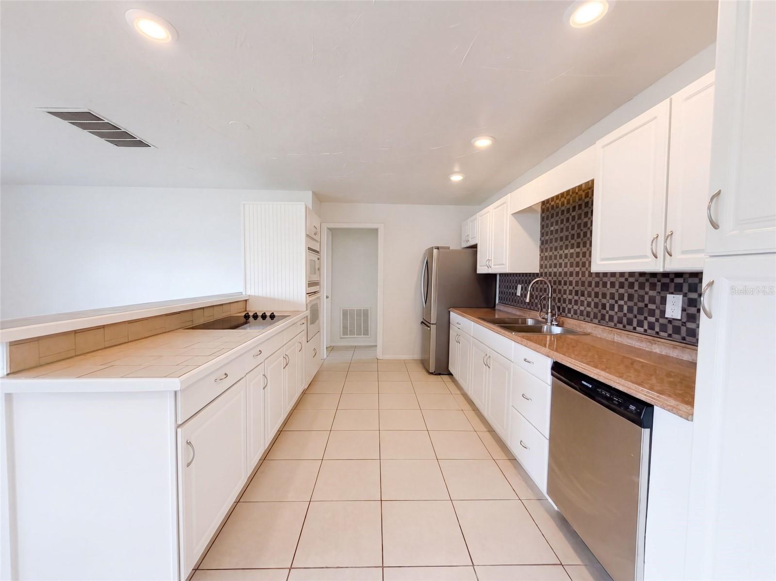 124 SAN BENITO AVE — photo 6
