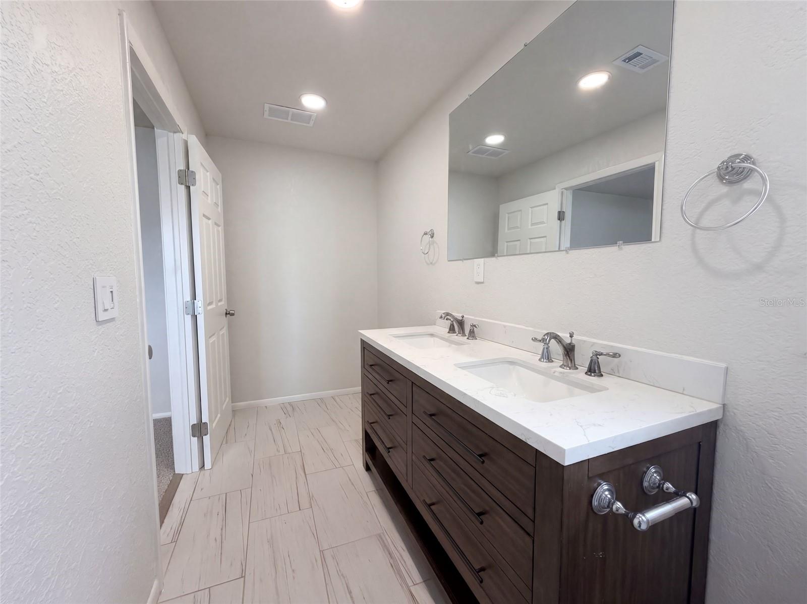 124 SAN BENITO AVE — photo 3