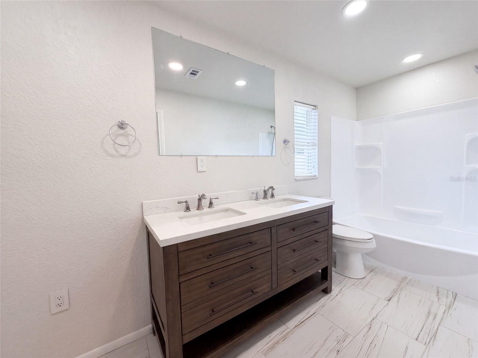 124 SAN BENITO AVE — photo 2