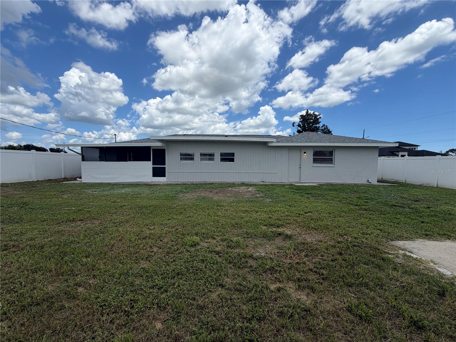 124 SAN BENITO AVE — photo 23