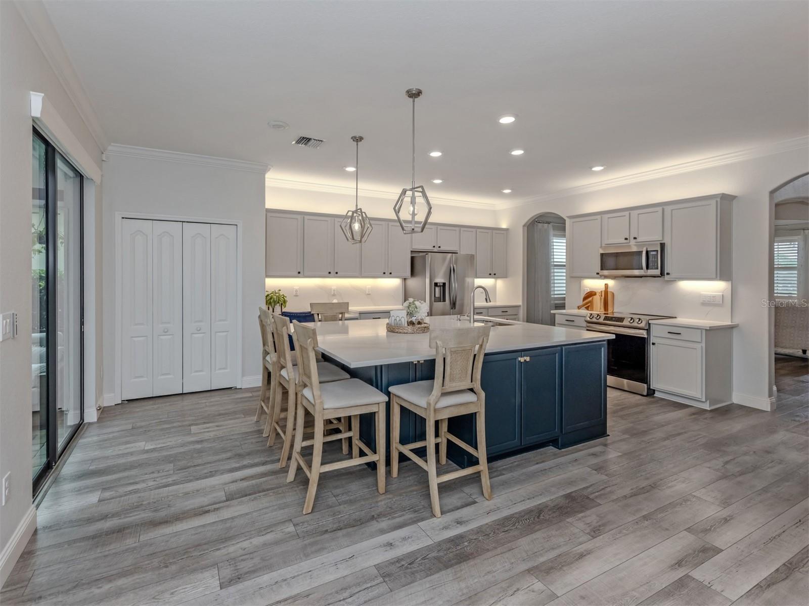 19408 BLUFF DR — photo 8