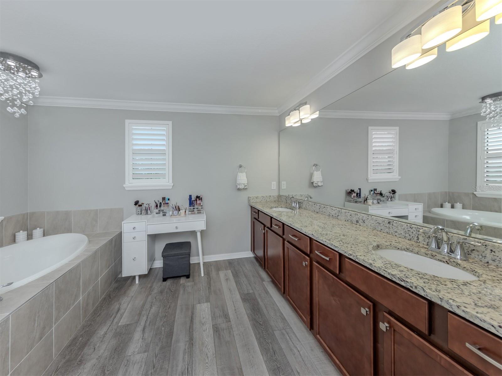 19408 BLUFF DR — photo 15