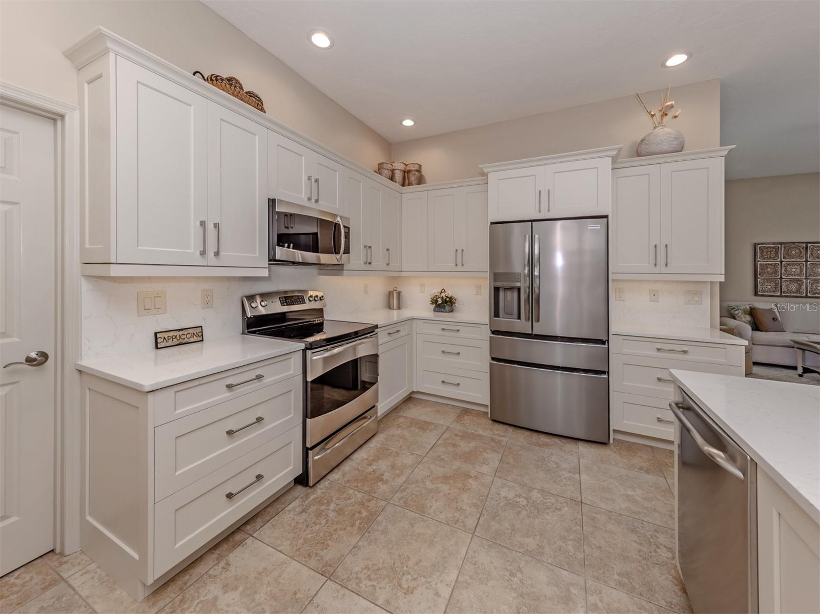 406 WELLINGTON CT — photo 15