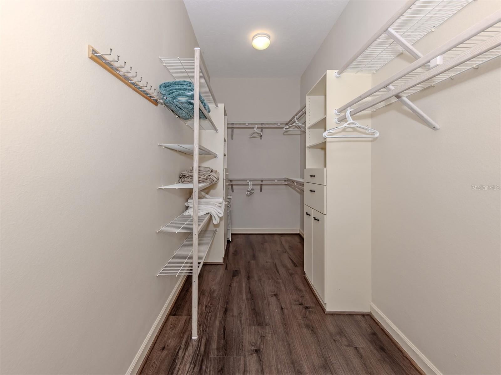 406 WELLINGTON CT — photo 22