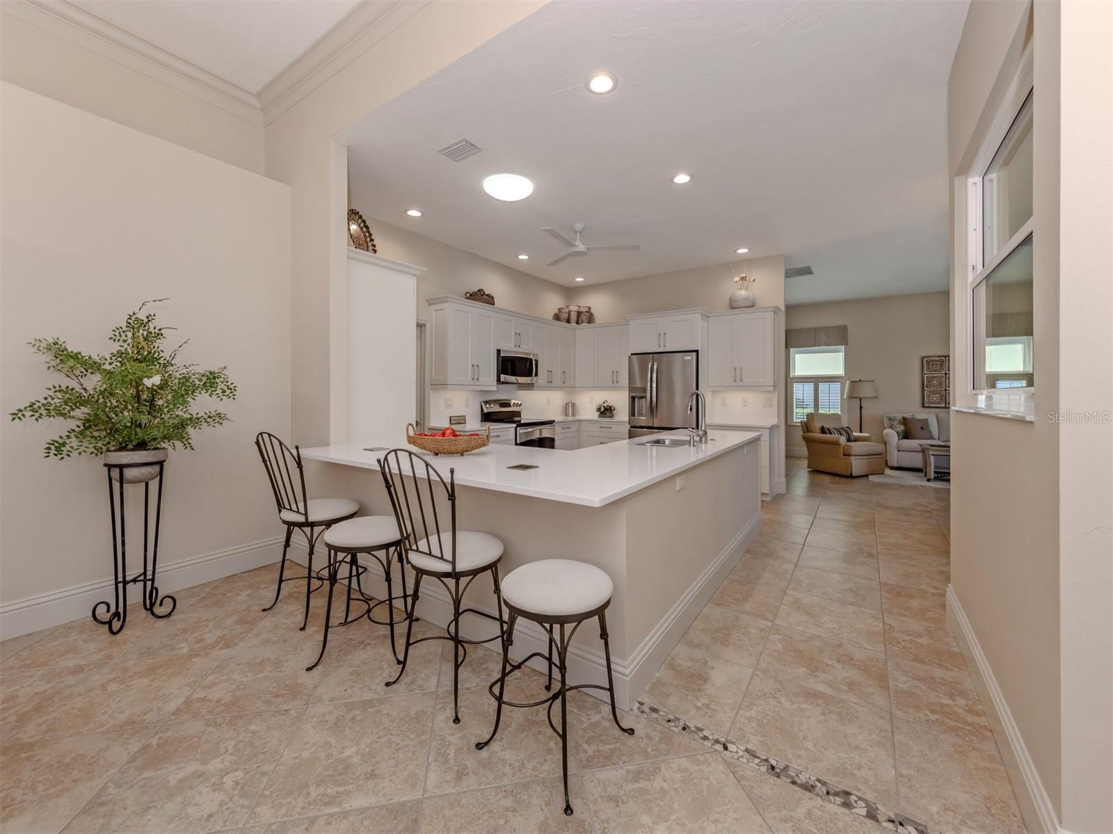 406 WELLINGTON CT — photo 13