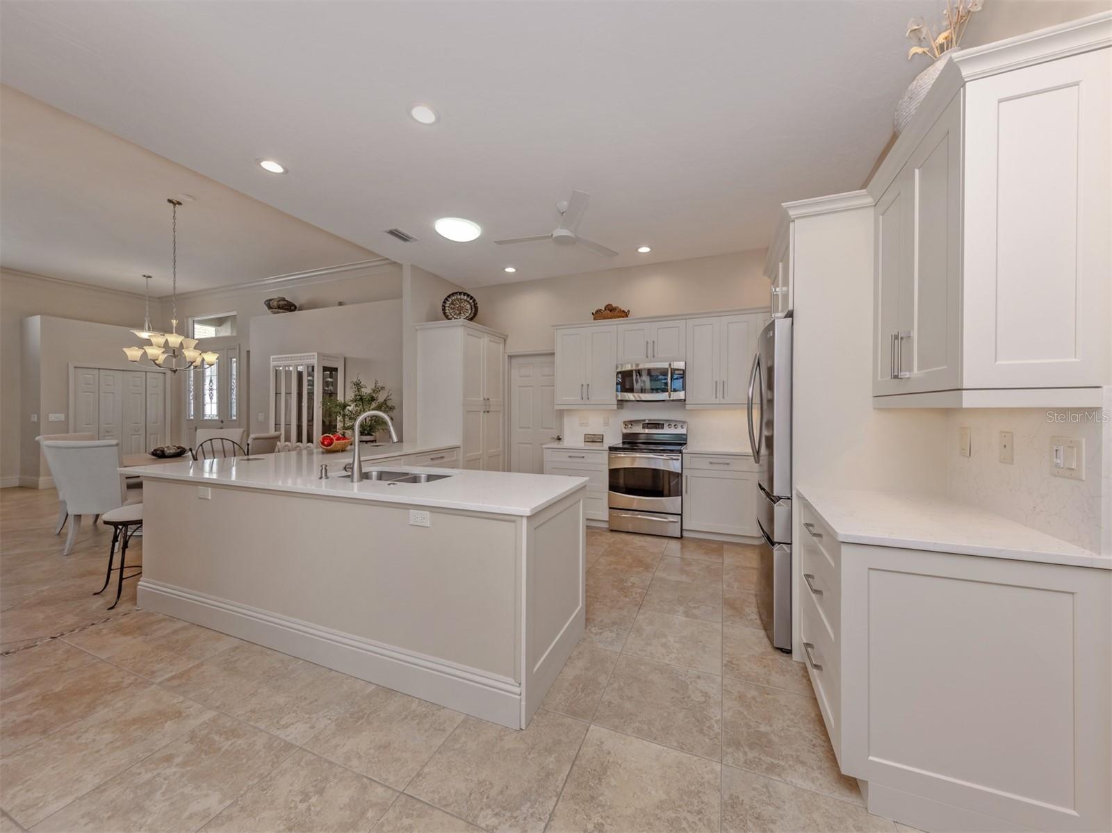 406 WELLINGTON CT — photo 12