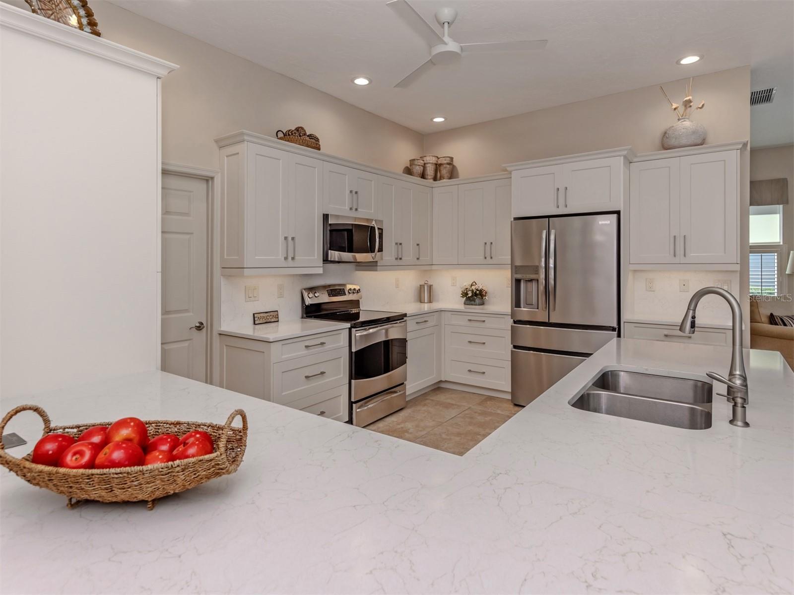 406 WELLINGTON CT — photo 14