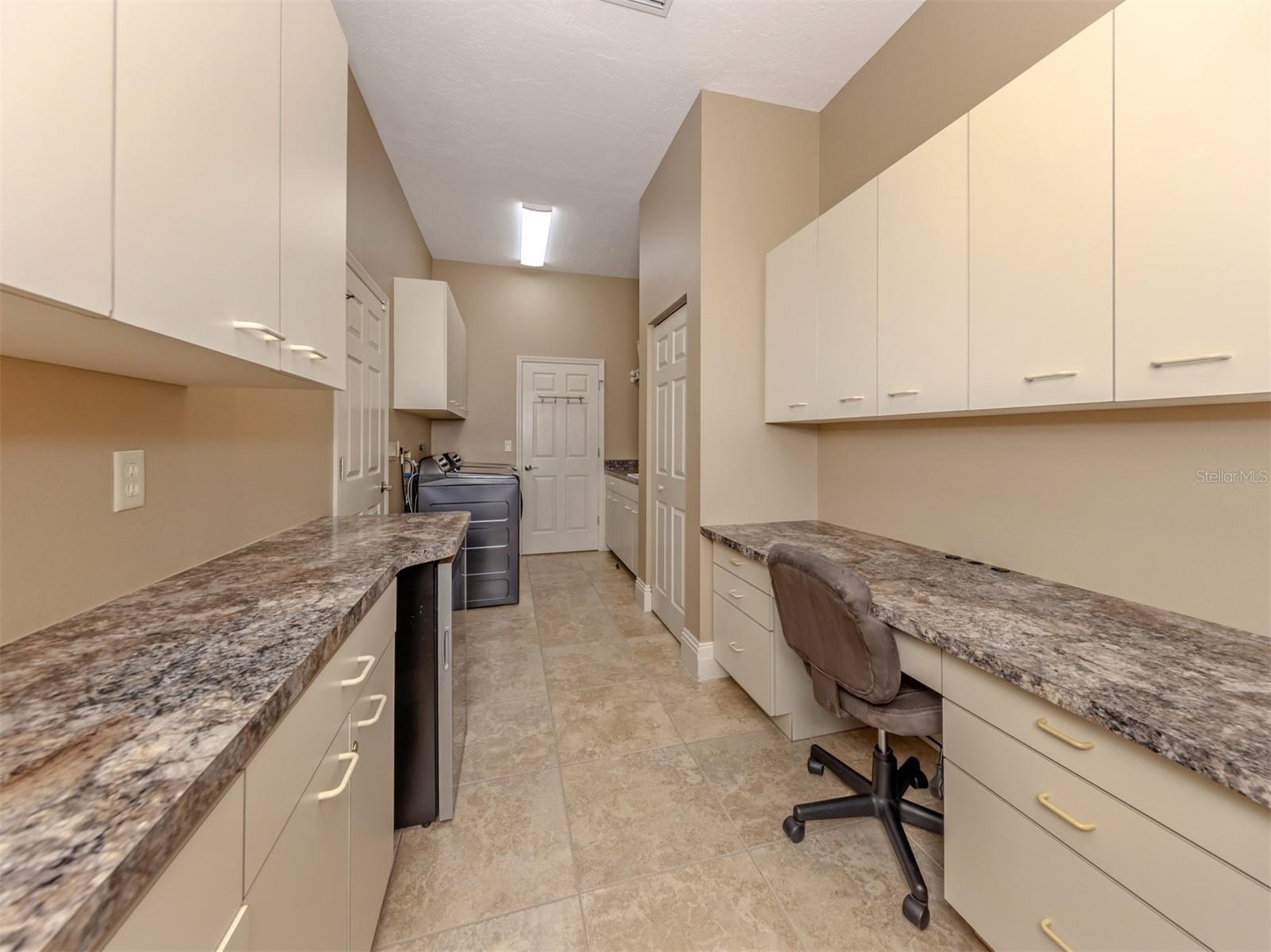 406 WELLINGTON CT — photo 26