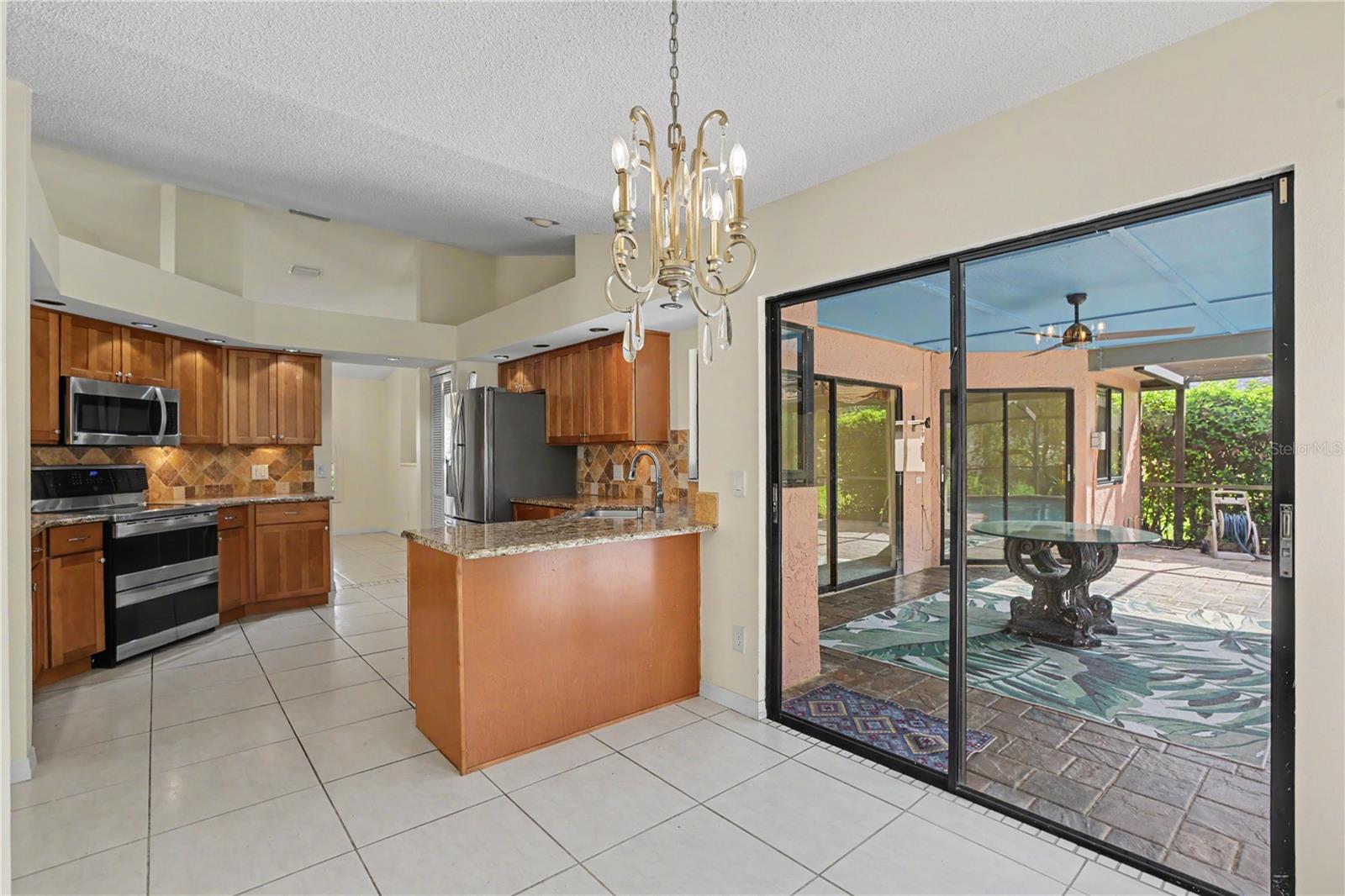 1703 PADDOCK DR — photo 8