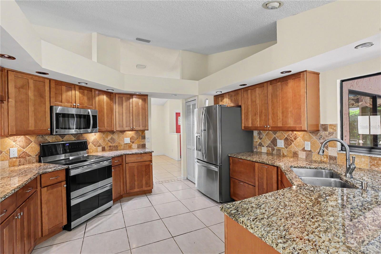 1703 PADDOCK DR — photo 10