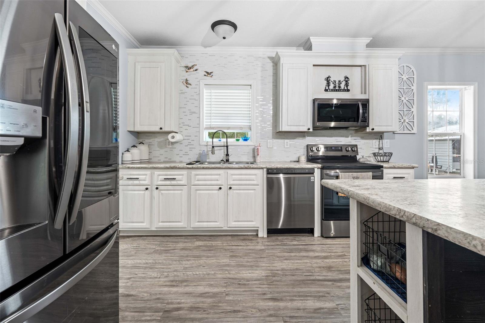 4045 LOURY DR — photo 37