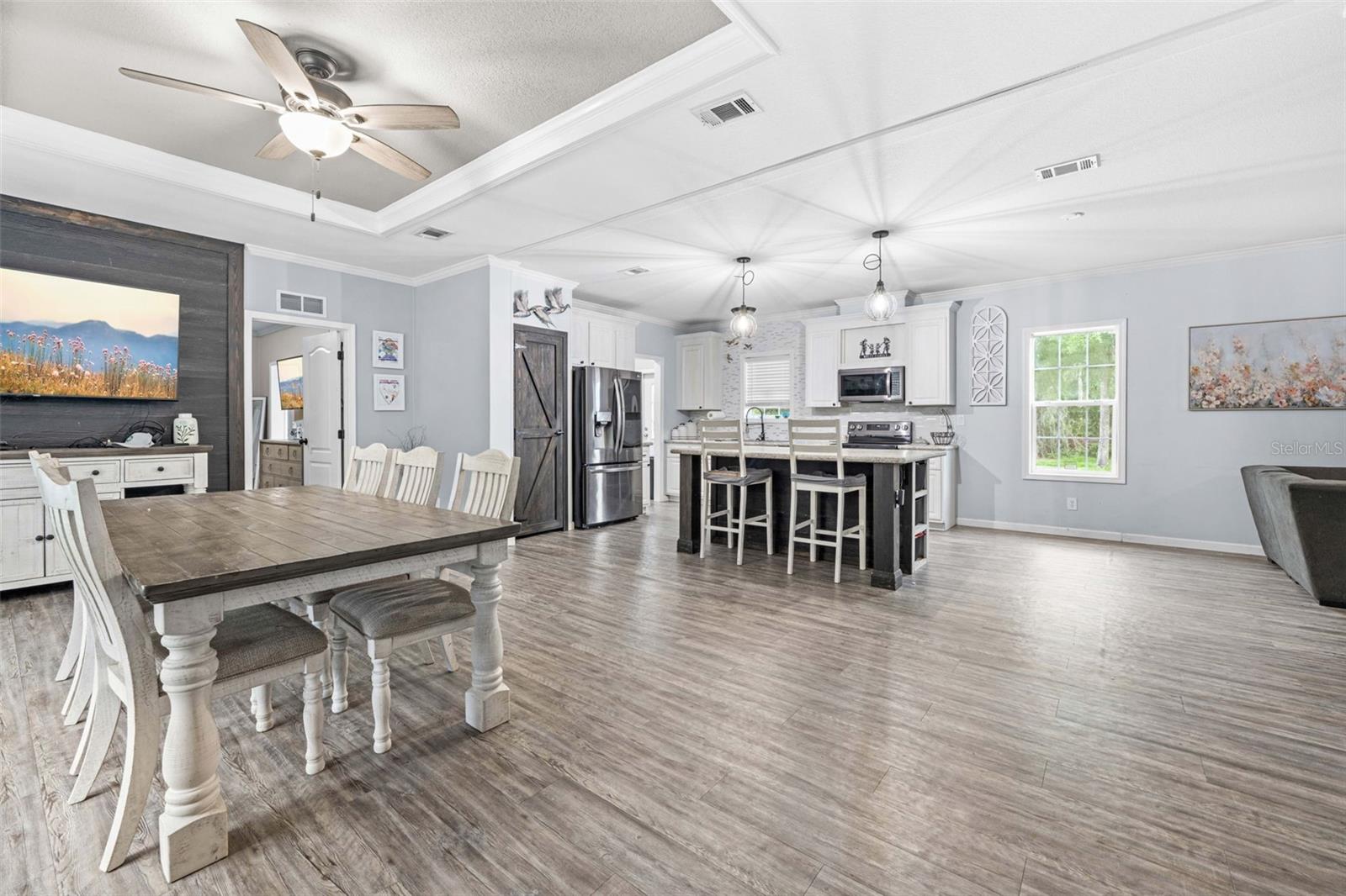 4045 LOURY DR — photo 36