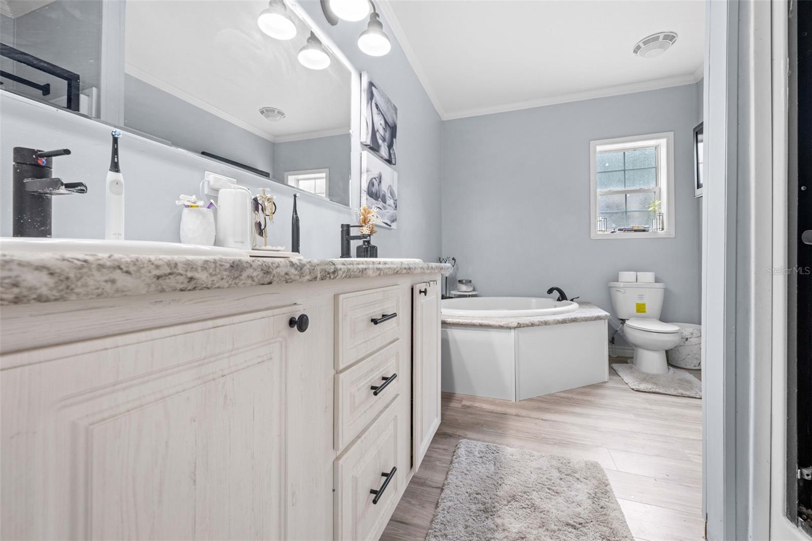 4045 LOURY DR — photo 29
