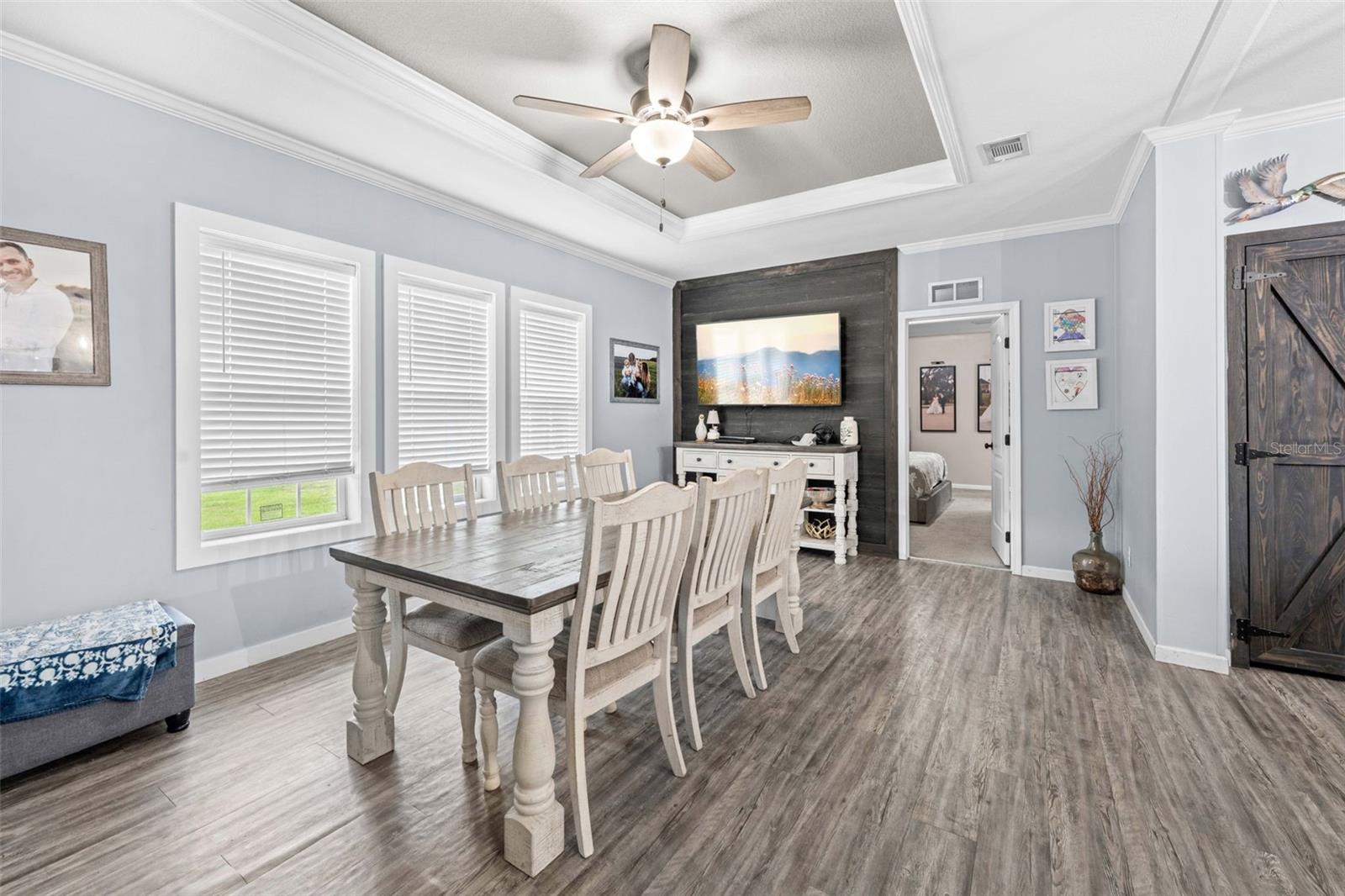 4045 LOURY DR — photo 24