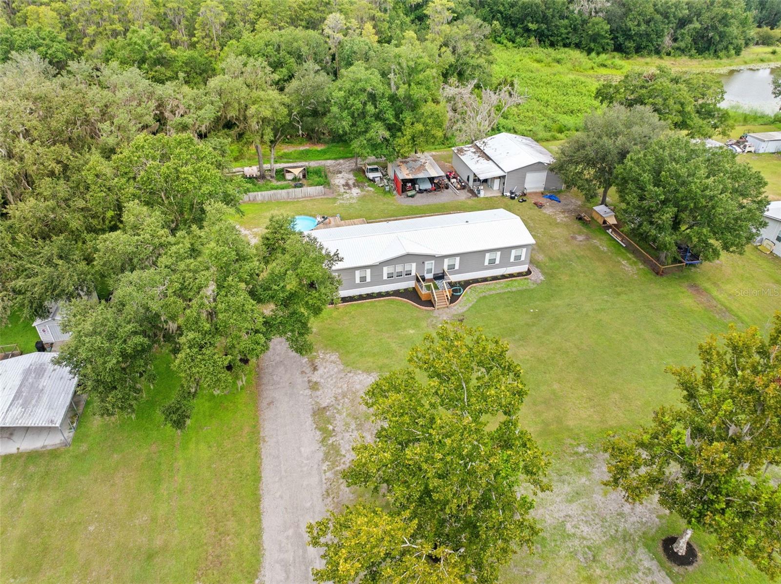 4045 LOURY DR — photo 2