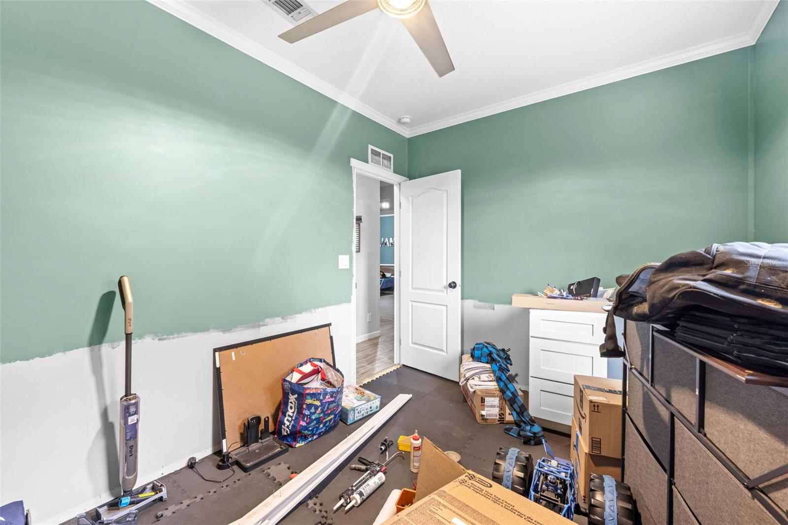 4045 LOURY DR — photo 33