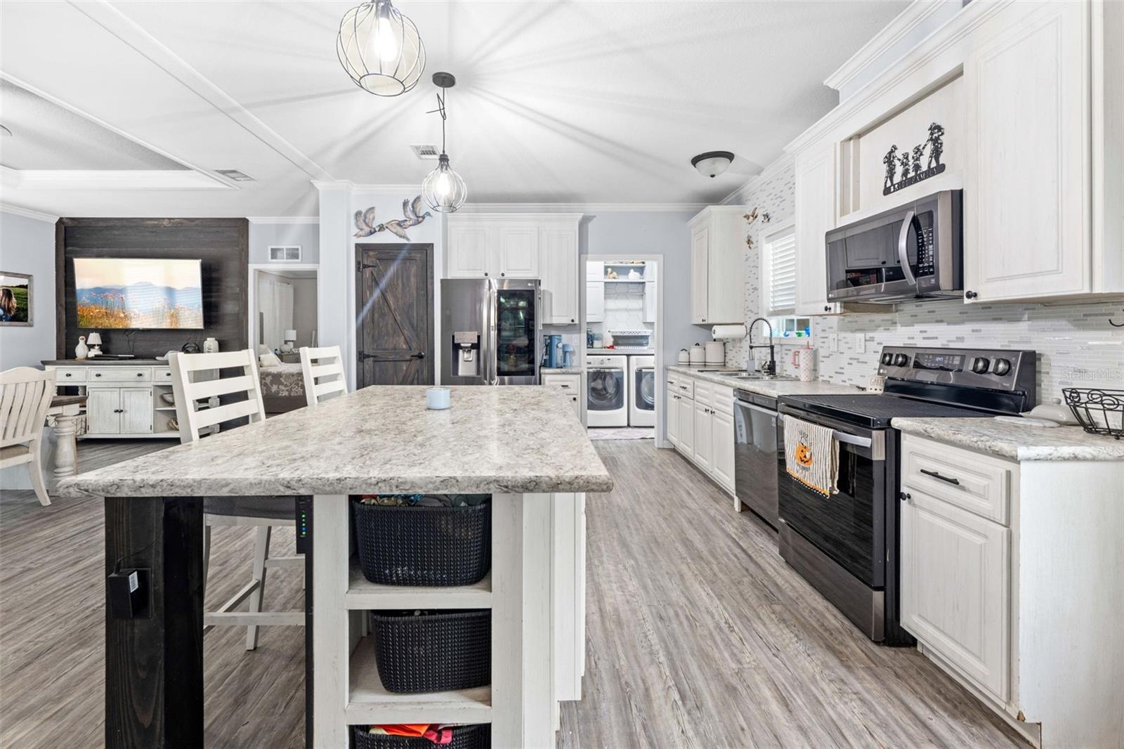 4045 LOURY DR — photo 21