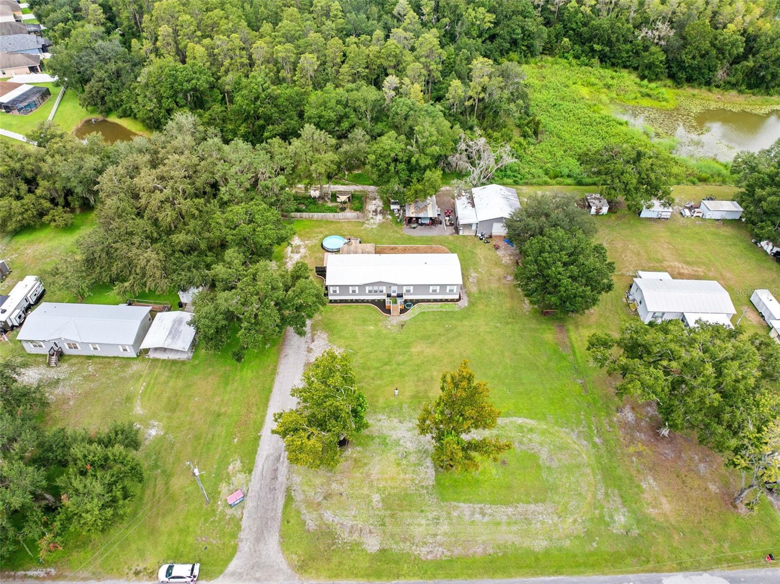 4045 LOURY DR — photo 3