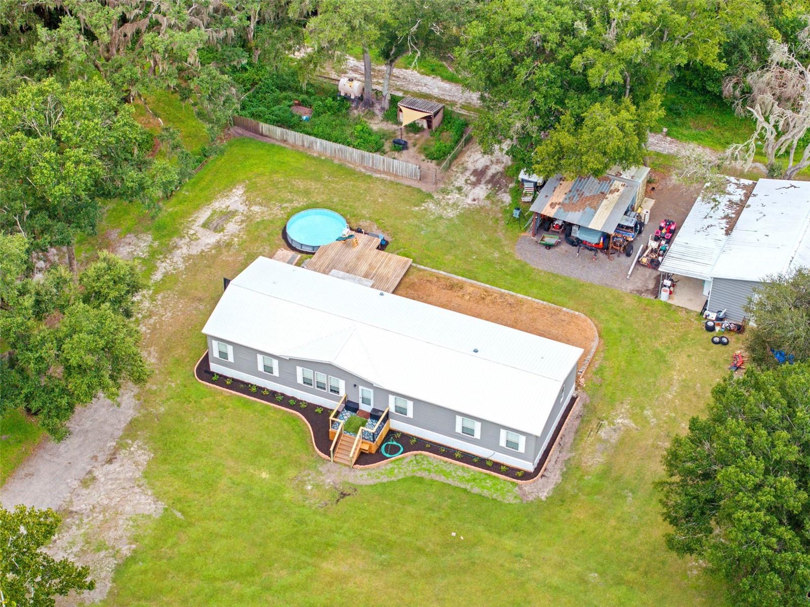 4045 LOURY DR — photo 6