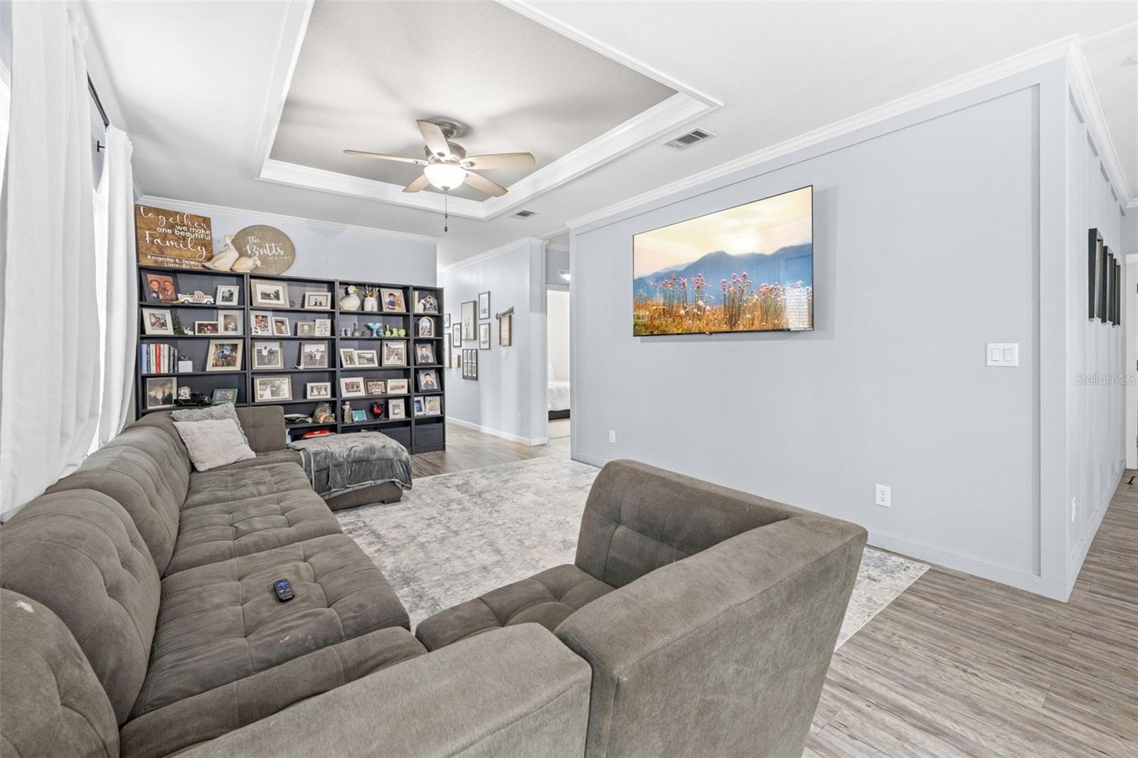 4045 LOURY DR — photo 19