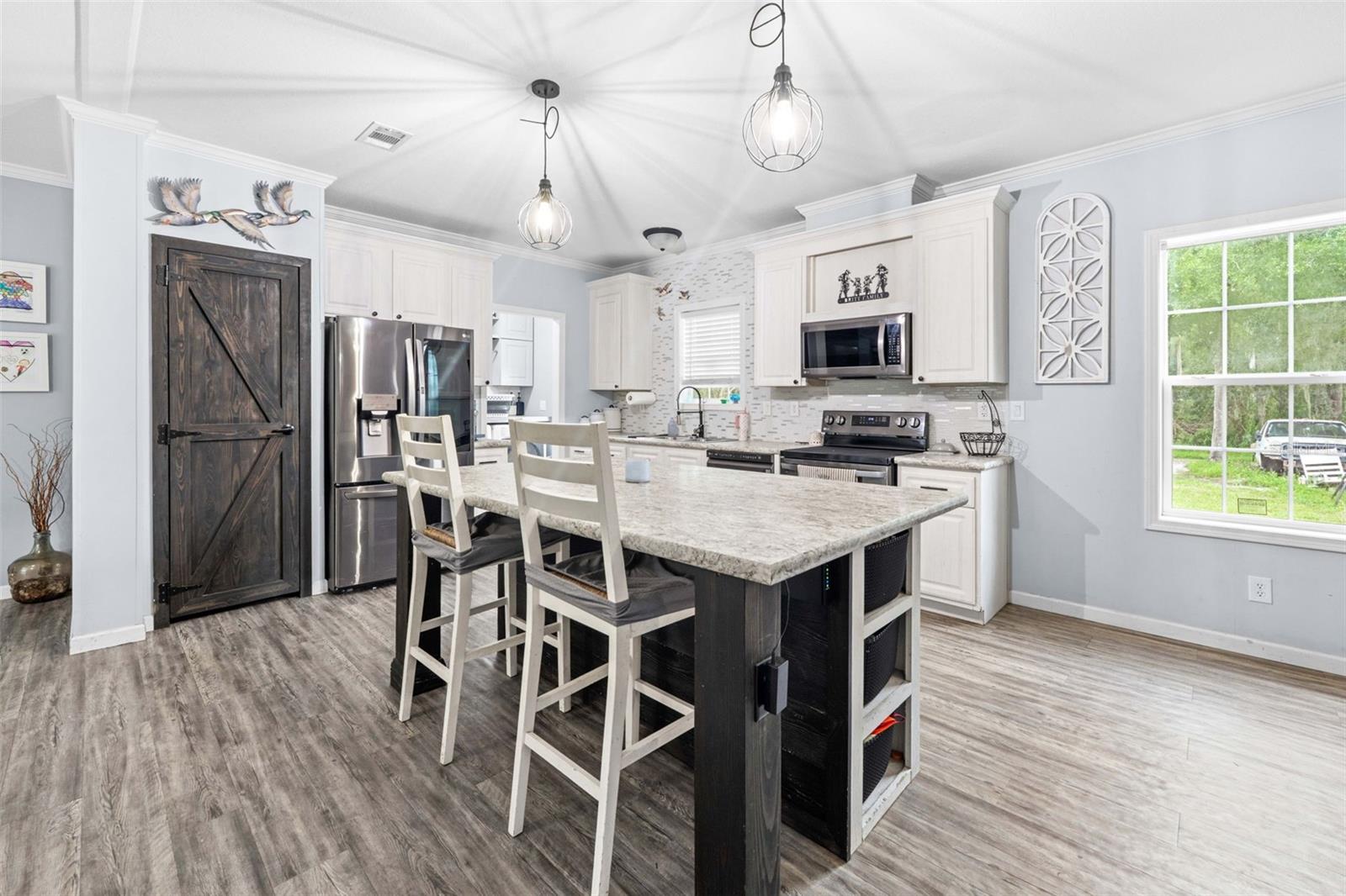 4045 LOURY DR — photo 22