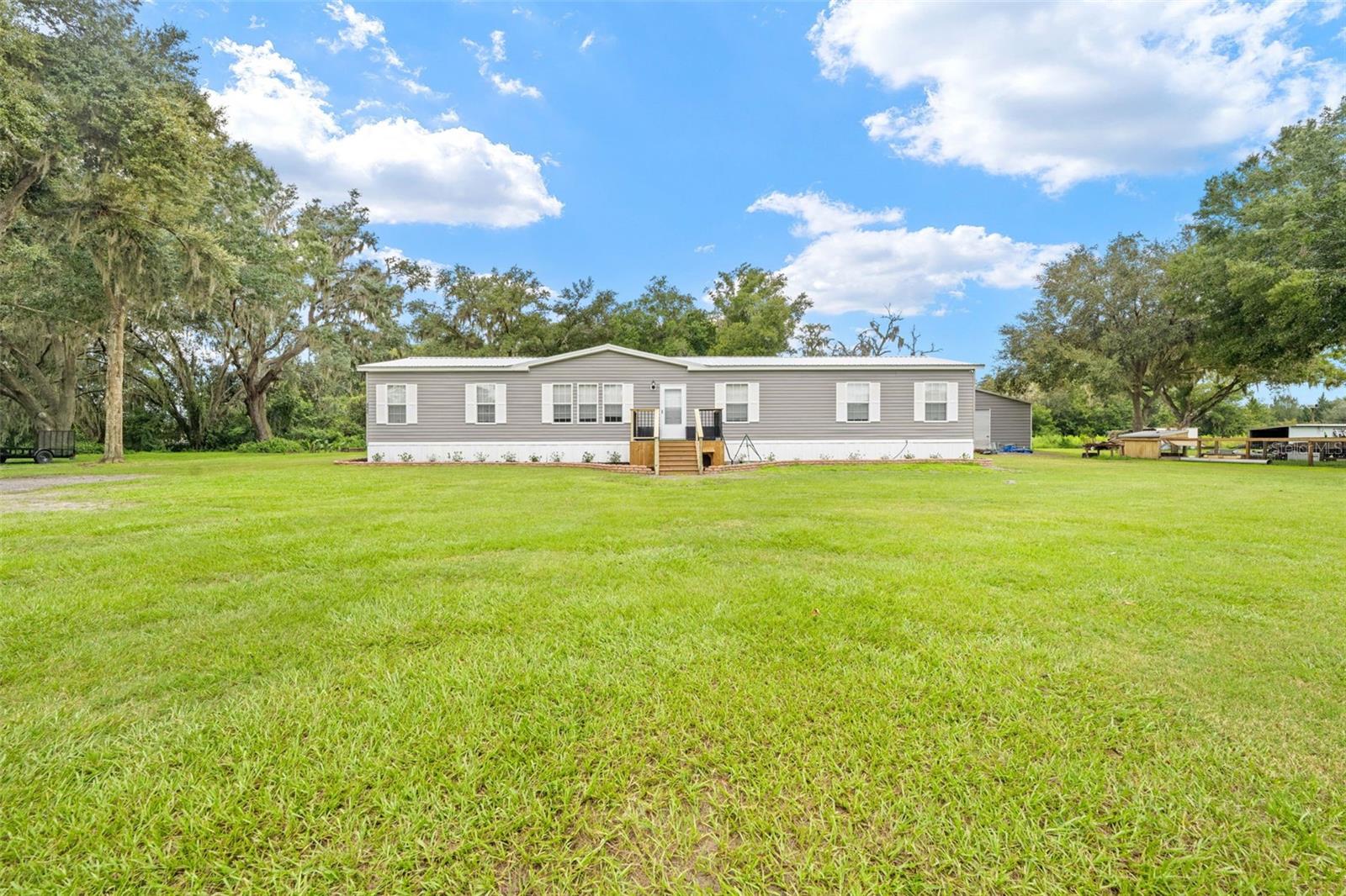 4045 LOURY DR — photo 41