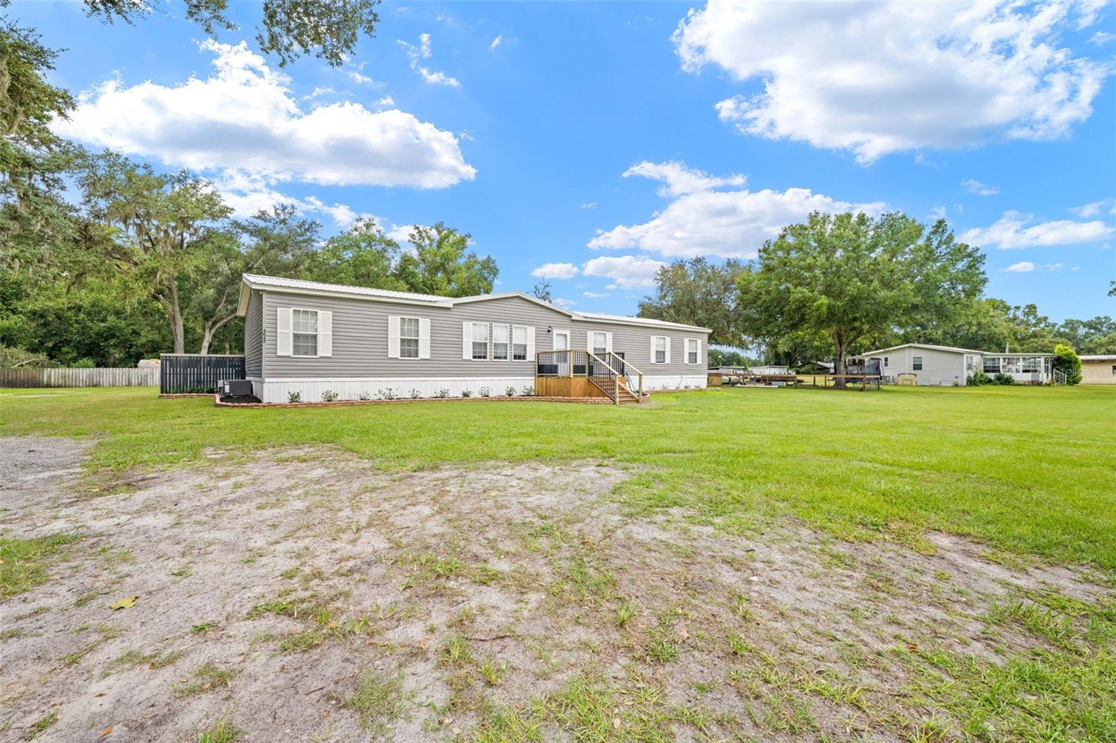 4045 LOURY DR — photo 43
