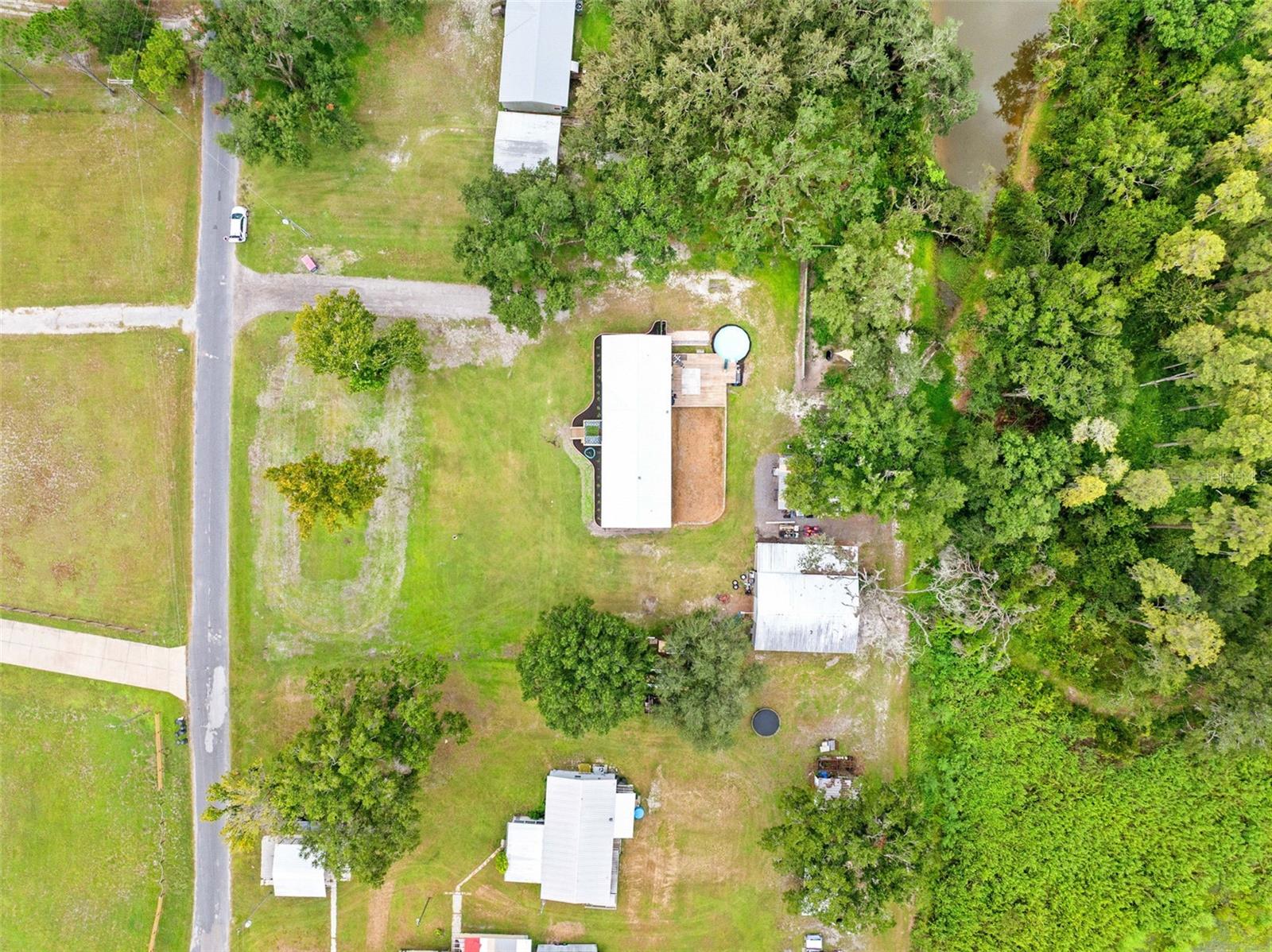 4045 LOURY DR — photo 8