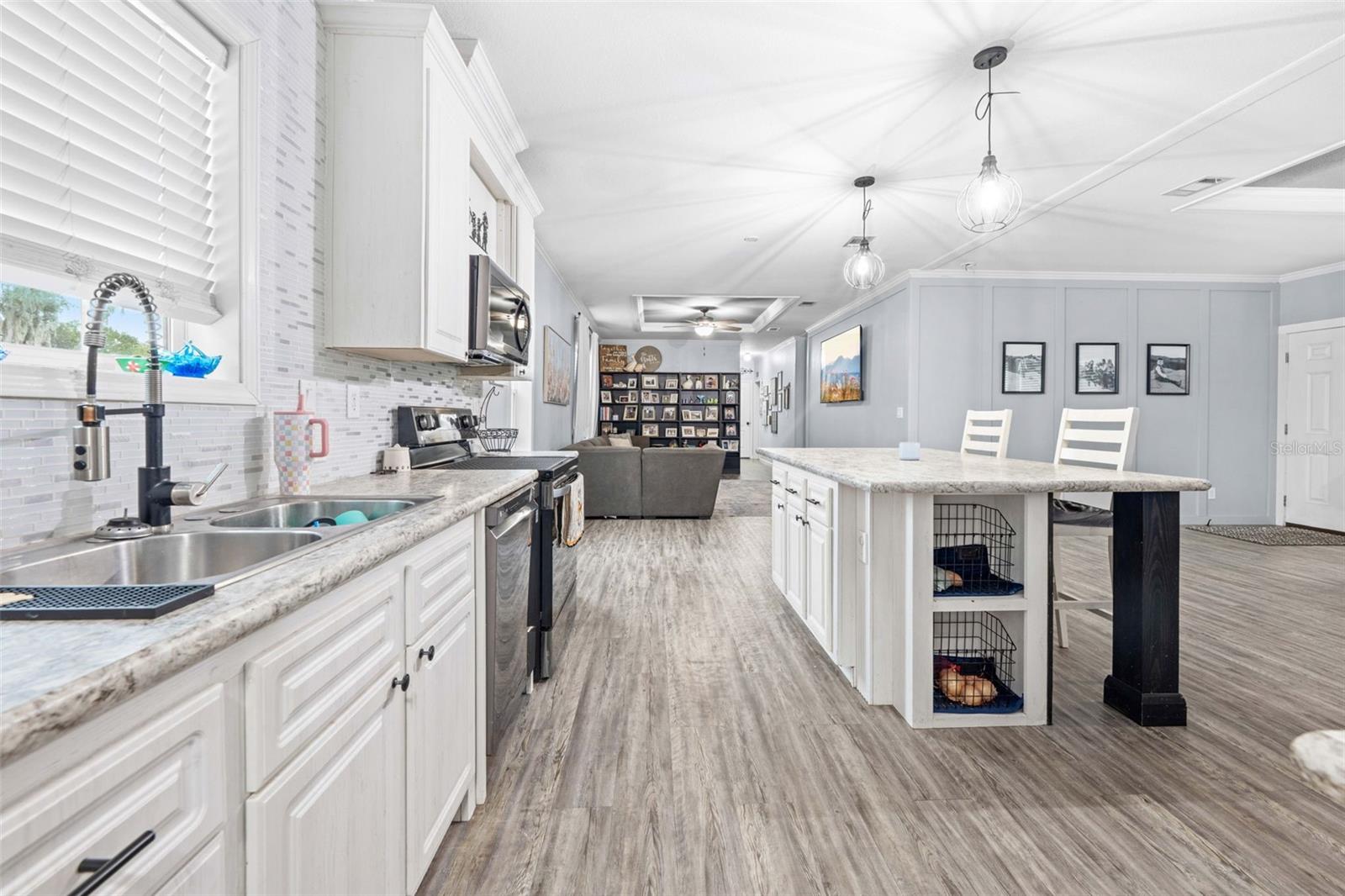 4045 LOURY DR — photo 38