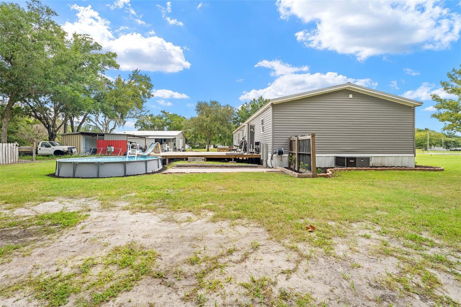 4045 LOURY DR — photo 44