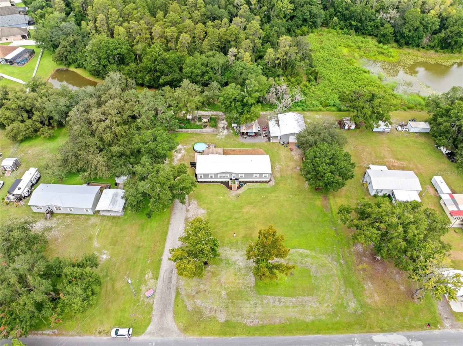 4045 LOURY DR — photo 4